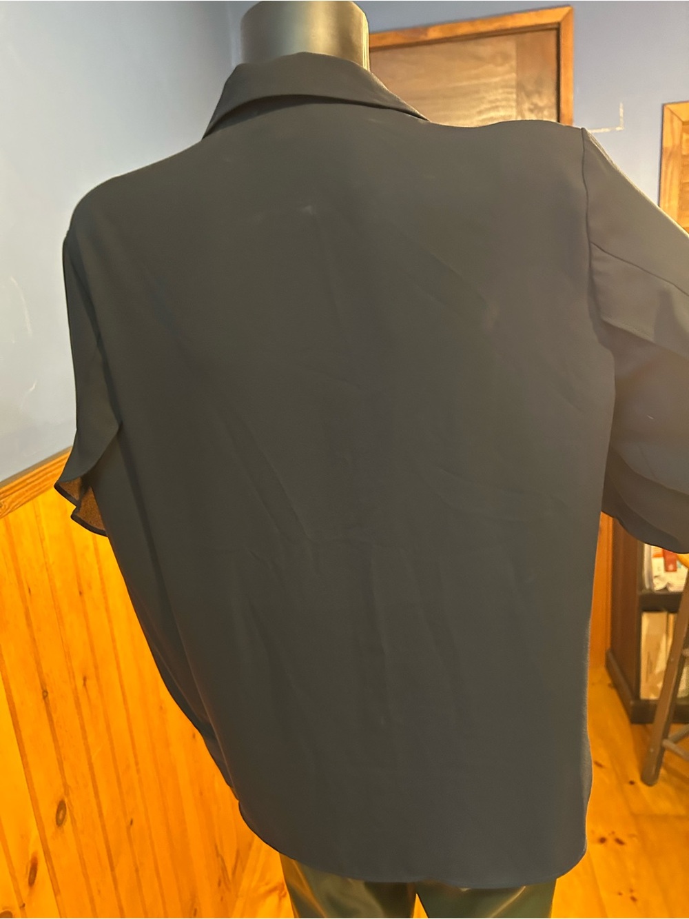 Black Button-Front Long Sleeve Blouse - Picture 2 of 6